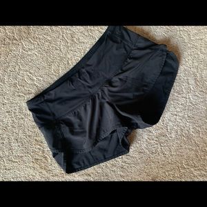 Black lululemon speed up shorts🍋